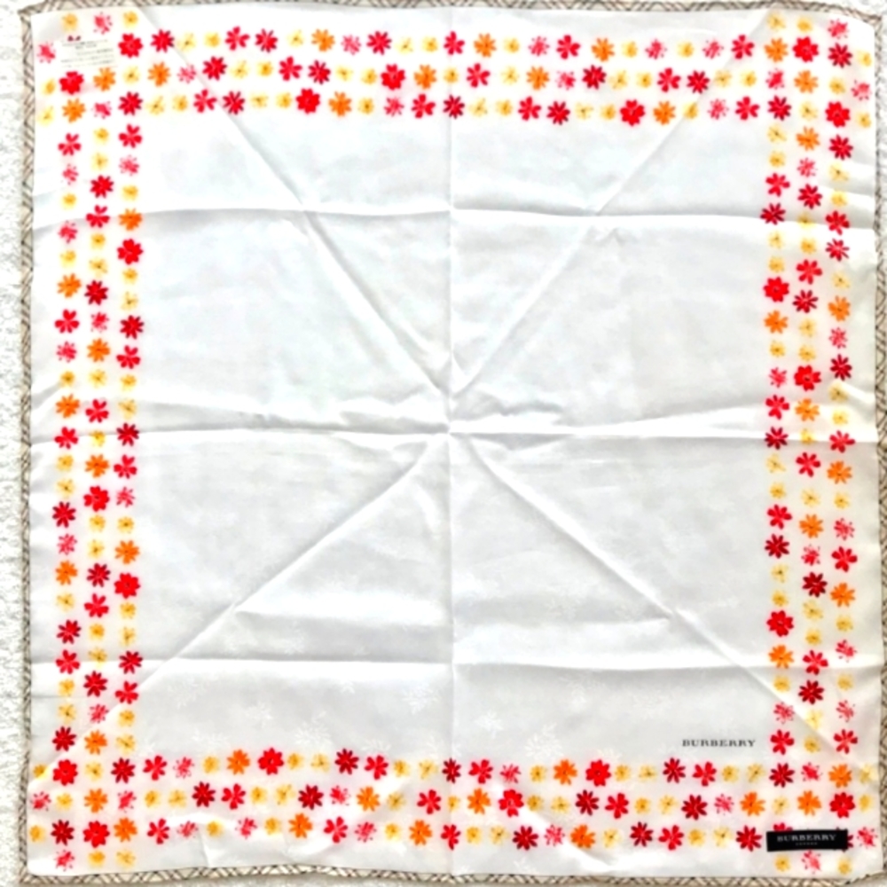🌺 Burberry Daisy Nova Check Mini Scarf Handkerchief NEW